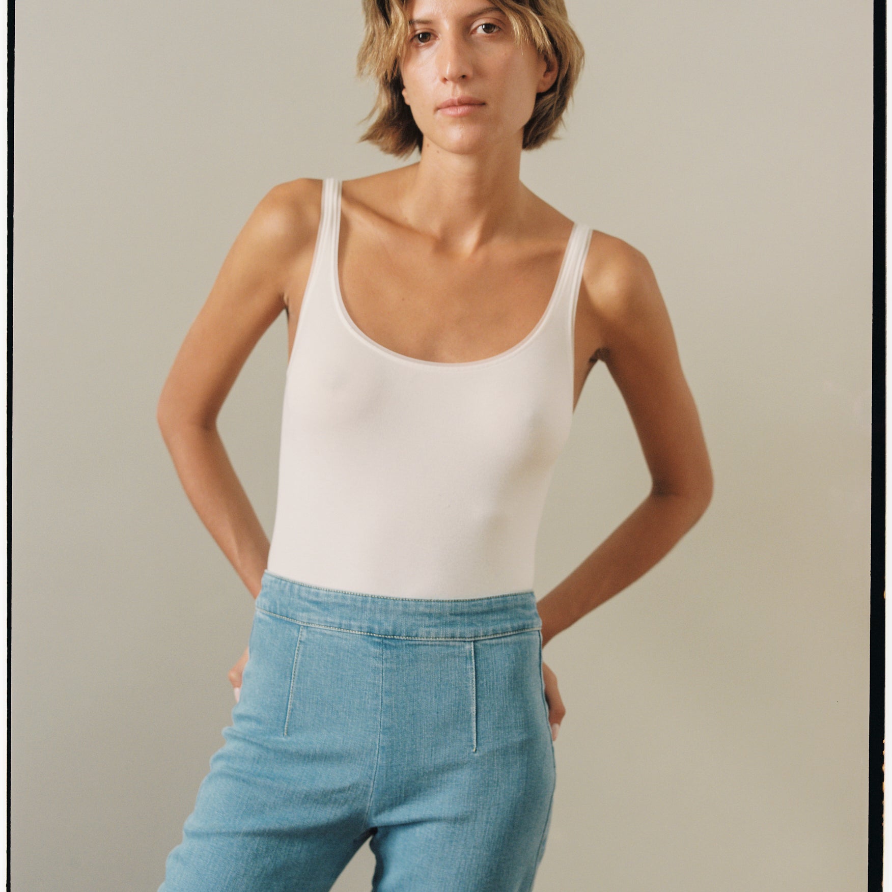 PANTALONES DE VAQUERO AZUL CLARO